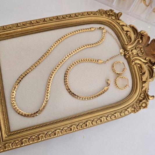 Parure Dorée Héritage – Collier, Bracelet & Boucles